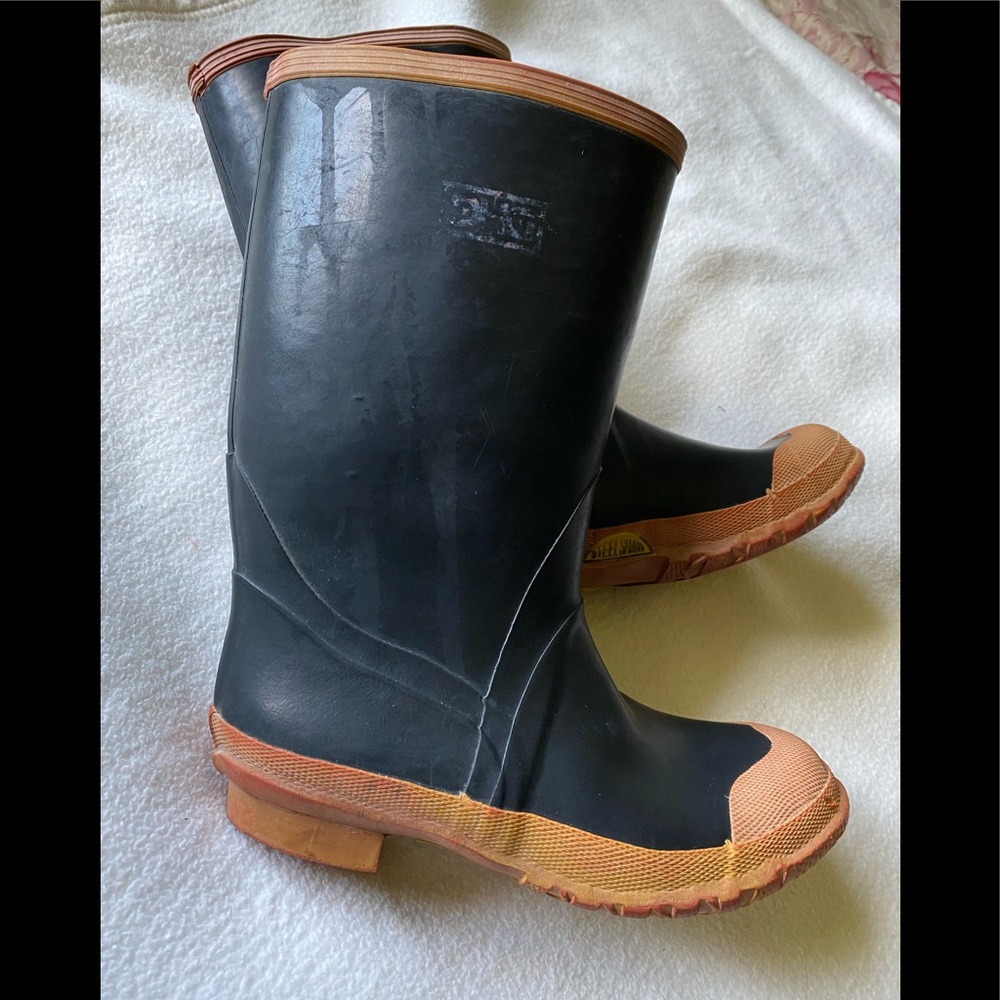 DHG Gum boots size fits 8.5 says size 5